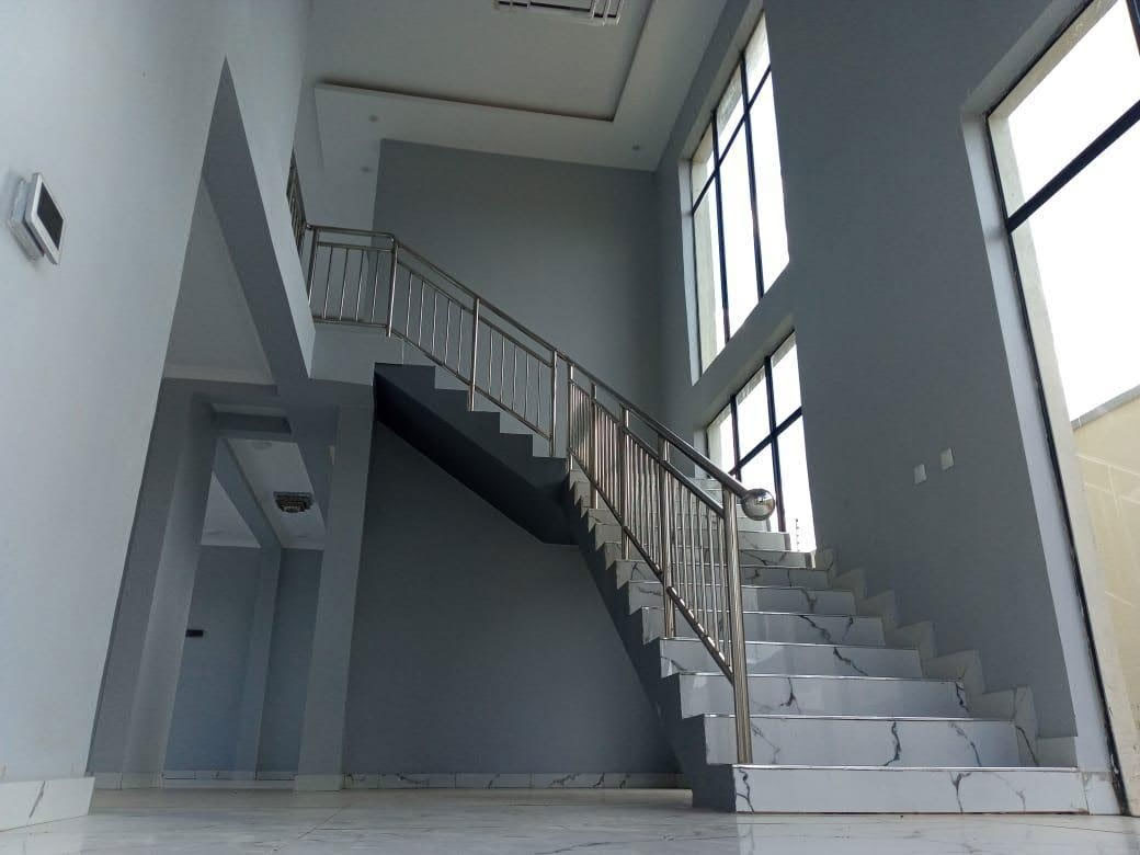 Double hauteur et escalier intérieur
